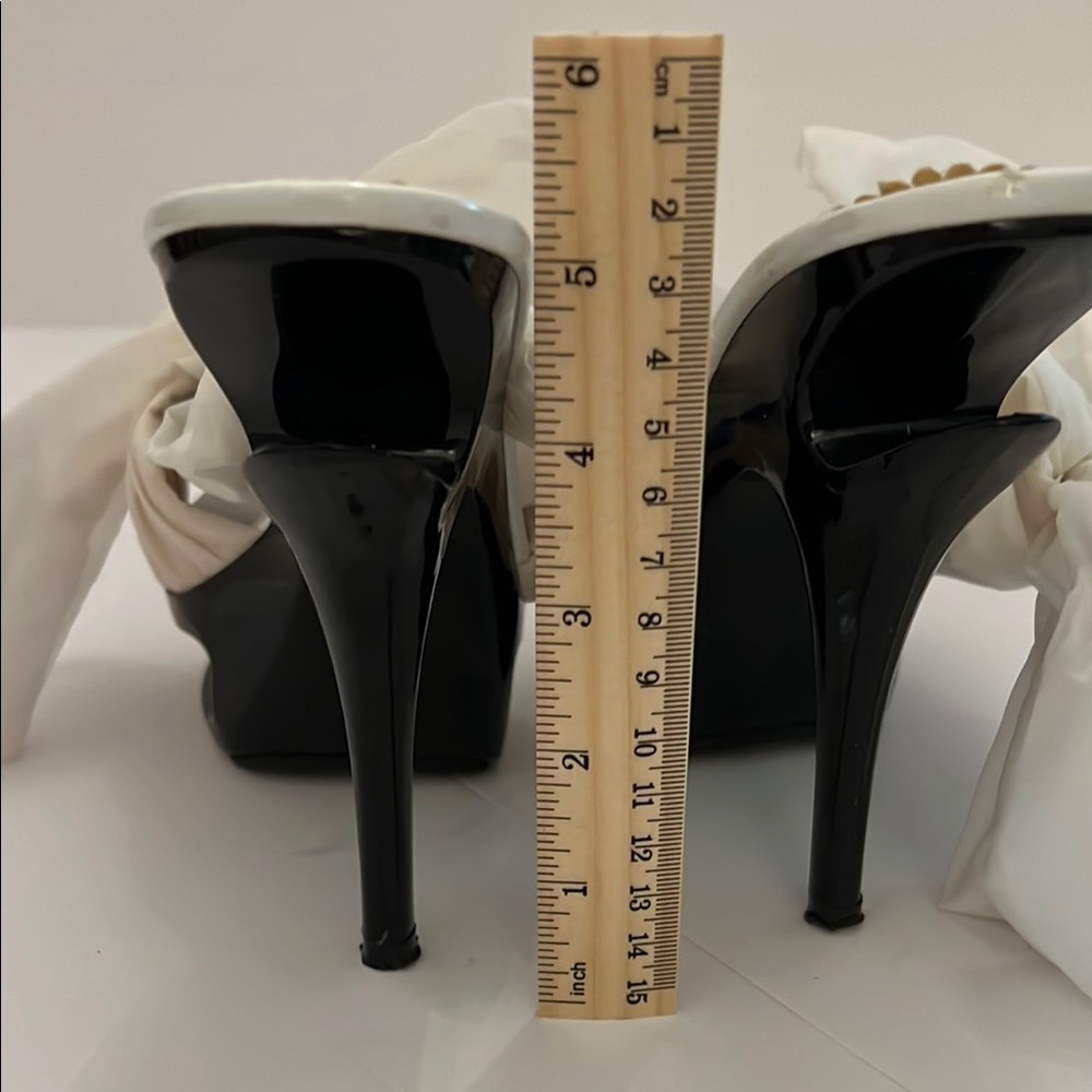 Chic Vintage White & Black Women's Stilello Heels with Lace Up Detail Size 8 - Picture 7 of 11